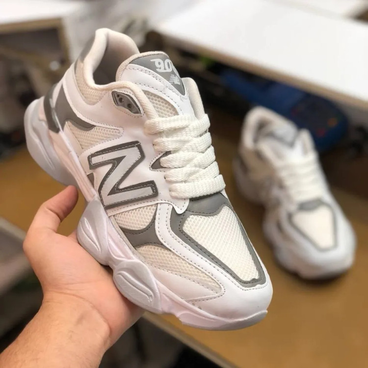 کفش مردانه نیوبالانس مدل 9060 رنگ سفید با زیره پیو و رویه تنفسی