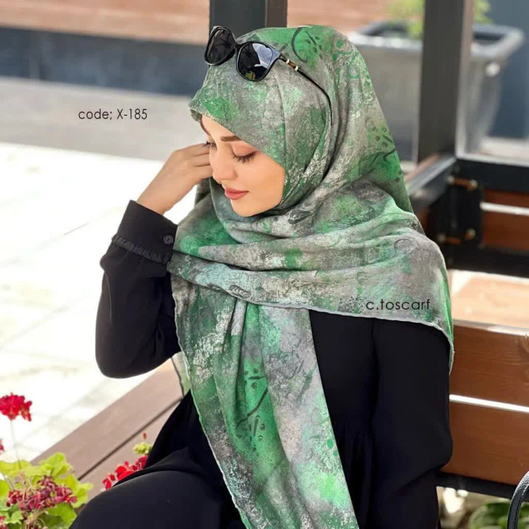 روسری نخی کاستوم طرح پتینه قواره 140 سانتی متر چرخ دوز شده لیز نیست