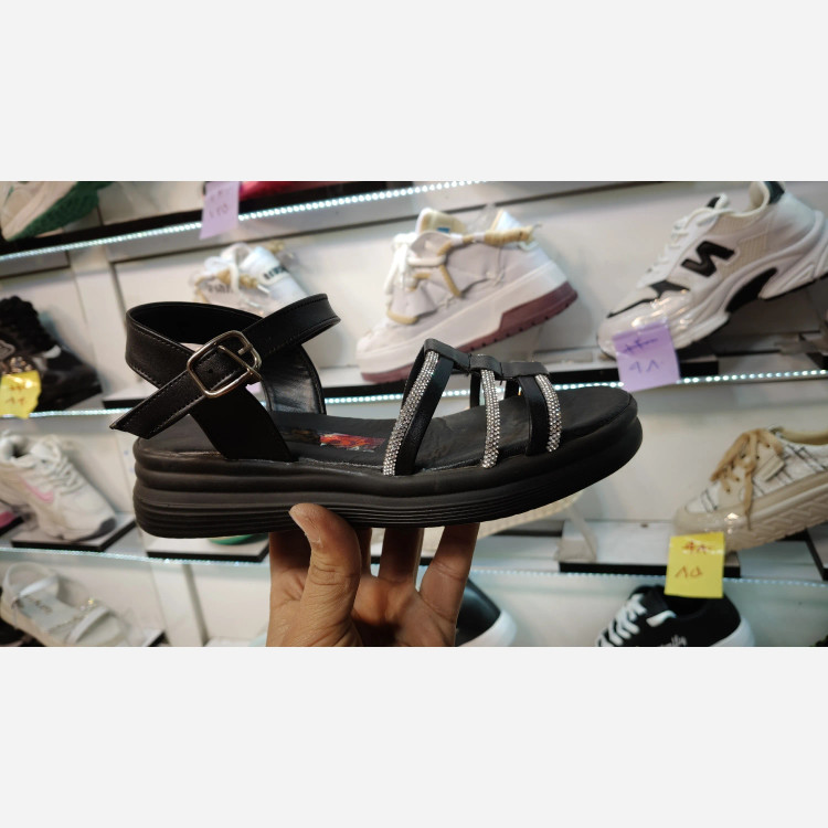صندل زنانه و دخترانه اسپرت مشکی نگین دار با زیره پیو