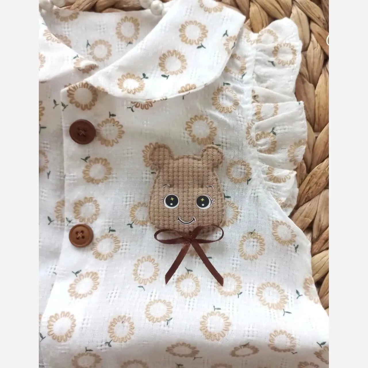 ست تاپ و شلوارک مجلسی دخترانه جنس لینن و کتان مناسب 6 ماه تا 3 سال