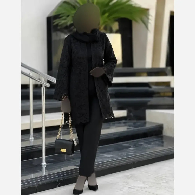 ست سه تیکه کت و جلیقه و شلوار سوزن دوزی مازراتی رنگ مشکی و کرم استخونی