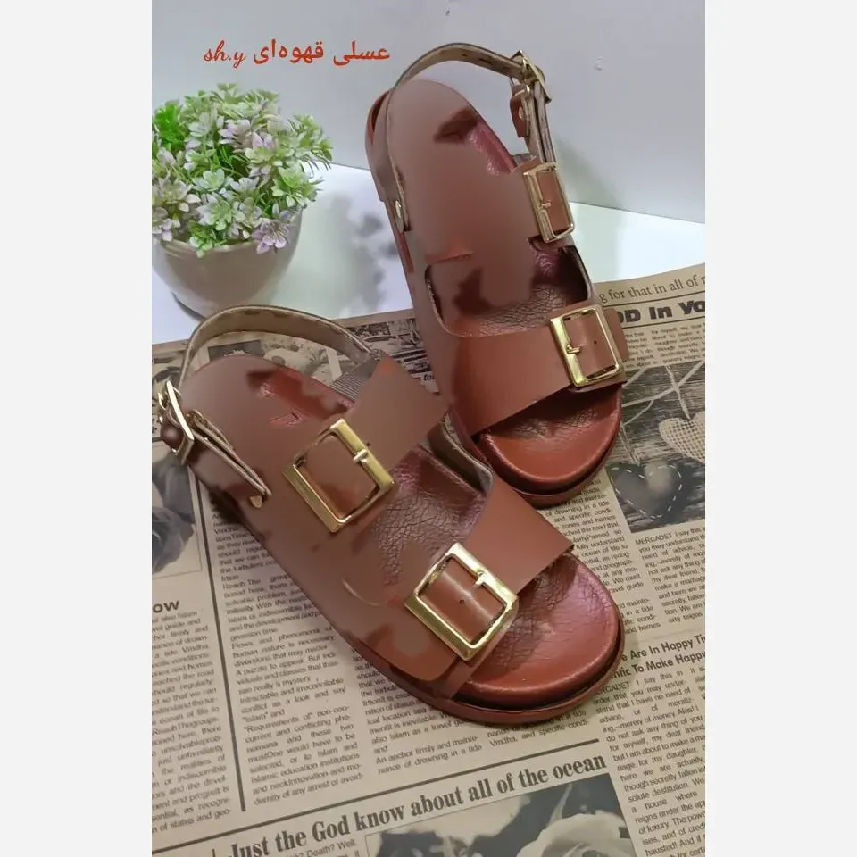 صندل زنانه پشت بندی چرم بیاله طبی سبک مشکی و کرم
