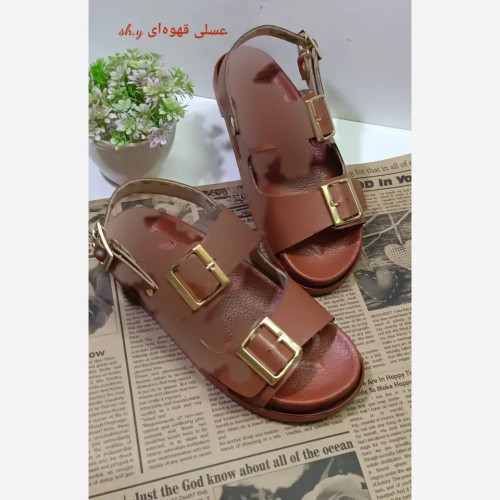 صندل زنانه پشت بندی چرم بیاله طبی سبک مشکی و کرم