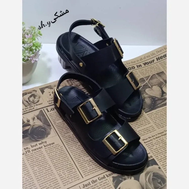 صندل زنانه پشت بندی چرم بیاله طبی سبک مشکی و کرم