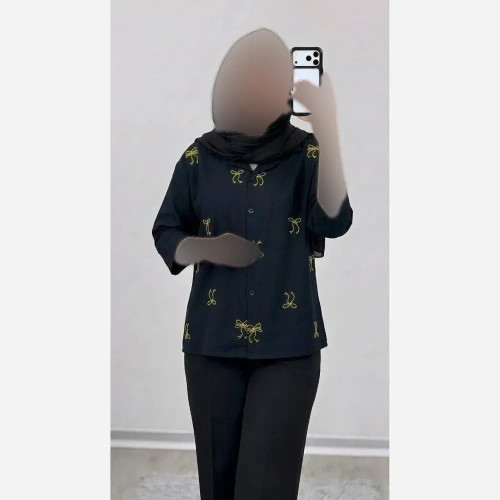 شومیز مجلسی زنانه نگین طلایی رنگ مشکی جنس بزایاق درجه یک فری سایز