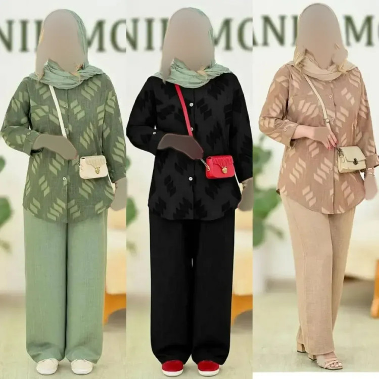 شومیز مدل لاله جنس کسمه دو نخ درجه یک رنگ کرم و سبز فری سایز