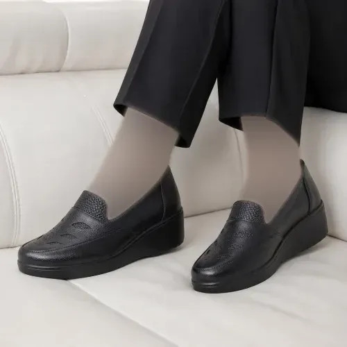 کفش طبی اداری روزمره زنانه مدل گلبرگ چرم رویه چرم پشت چرم زیره پیو تبریز