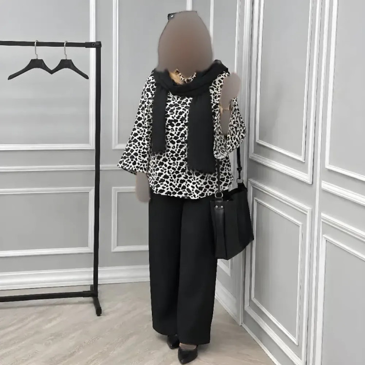 ست شومیز بوگاتی و شلوار مازراتی سرمه سایز یک و دو رنگ بندی متنوع
