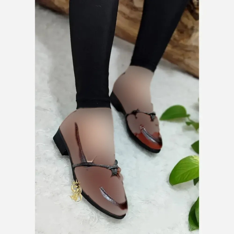 کفش کالج طبی زنانه مدل پاپیون نگینی چرم سوگو رنگ عسلی و مشکی