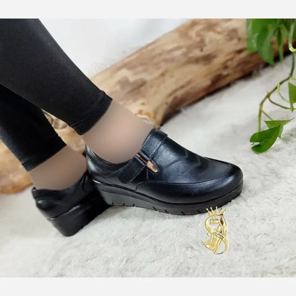 کفش طبی زنانه چرم صنعتی مدل دالیا چسبی رنگ مشکی