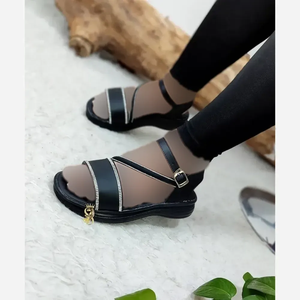 صندل طبی نگینی زنانه مدل حدیث چرم مصنوعی رنگ مشکی و کرم