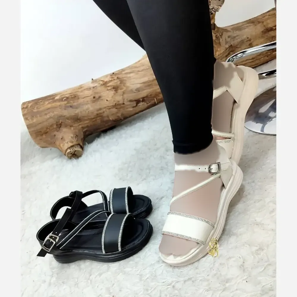 صندل طبی نگینی زنانه مدل حدیث چرم مصنوعی رنگ مشکی و کرم