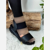 صندل طبی لژدار زنانه چرم صنعتی مدل برفی مشکی کرم