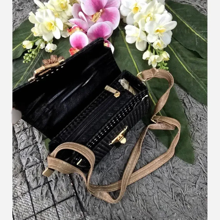کیف شادگان چرم نانسی سایز 10 در 20 رنگ مشکی سفید کرم