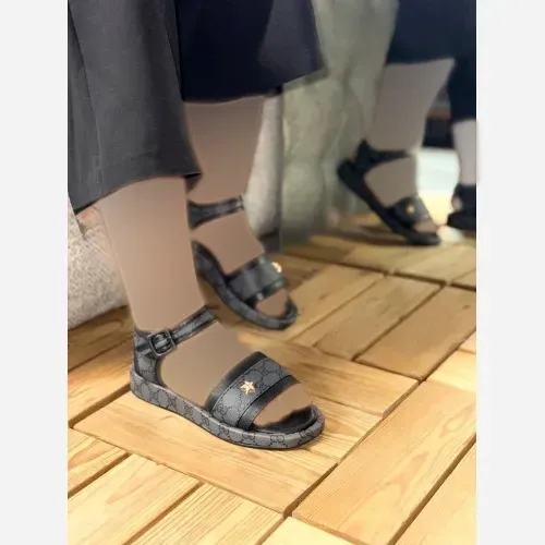 صندل زنانه چرم طرح دار خارجی راحت و سبک