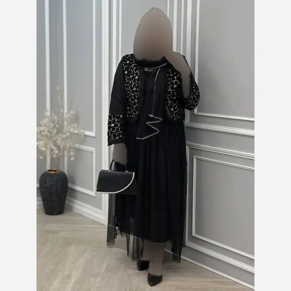 ست سه تیکه کت کرپ مازراتی و دامن تور مشکی سایز فری 38 تا 46