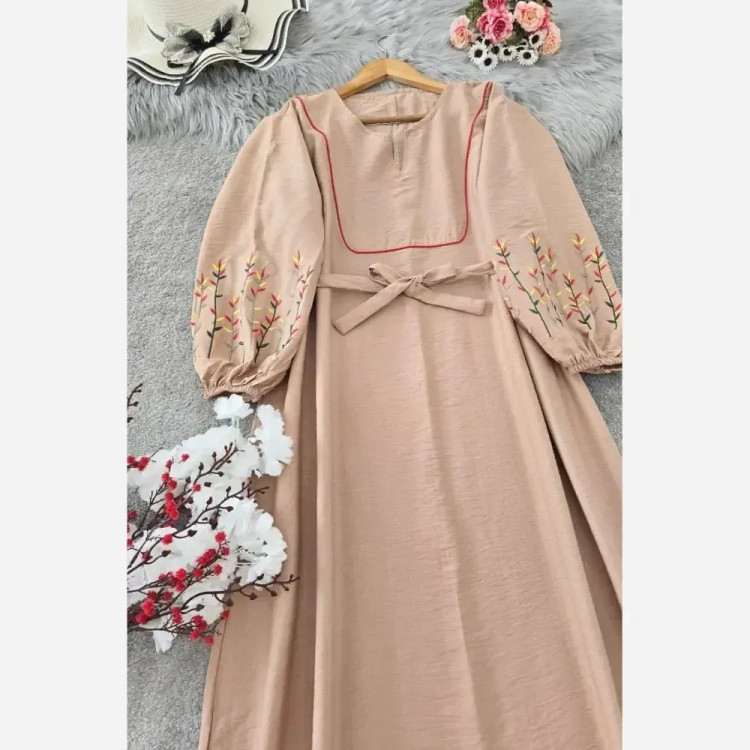 کفتان کلدوزی نرگسی جنس بابوس فری سایز رنگ نسکافه ای و زرشکی