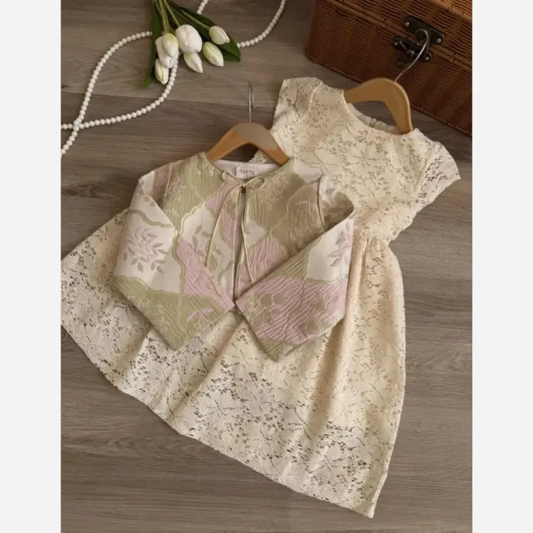 کت سارافن دخترانه ژاکارد و دانتل وارداتی آستر نخ مناسب 4 تا 16 سال