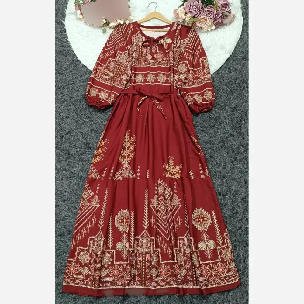 ساحلی بلند بوگاتی طرح کتیبه گلدار رنگ زرشکی فری سایز