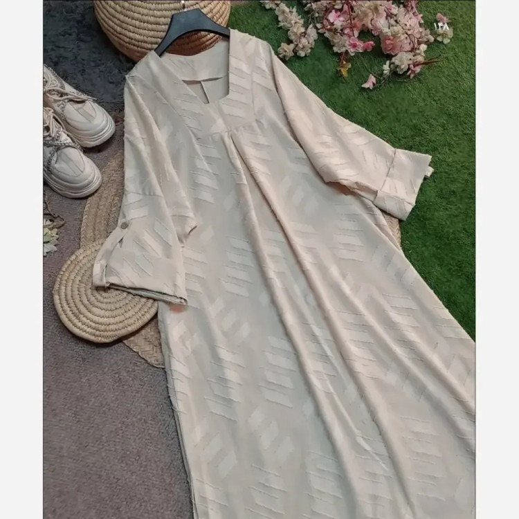 کفتان آویژه زنانه جنس کسمه اعلا در رنگبندی مشکی، شتری، کرم روشن، سبز بنتون سایز 38 تا 46 فری قد 135 دورسینه کیمینو