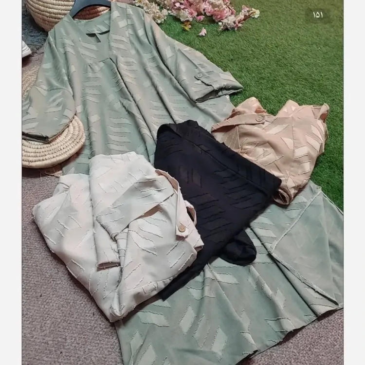 کفتان آویژه زنانه جنس کسمه اعلا در رنگبندی مشکی، شتری، کرم روشن، سبز بنتون سایز 38 تا 46 فری قد 135 دورسینه کیمینو