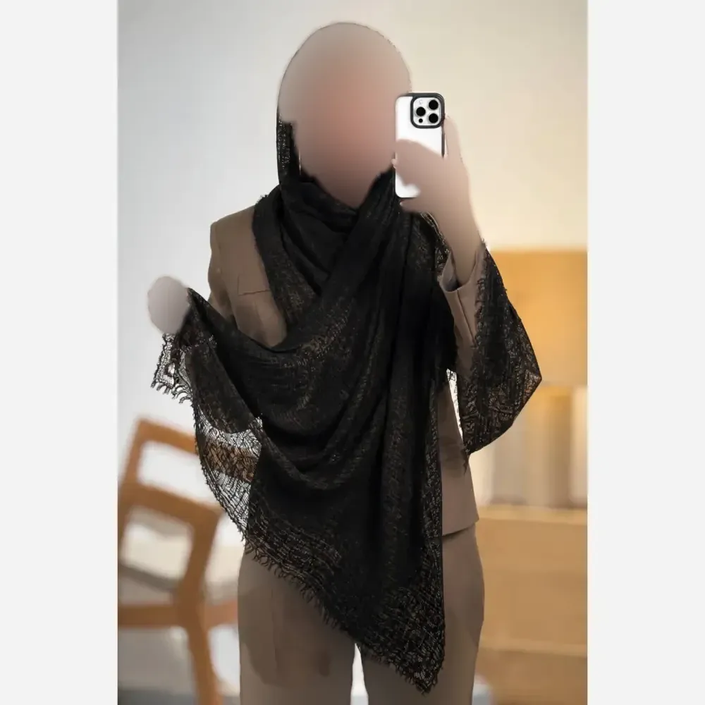 شال مجلسی شهرزاد جنس دانتل طرحدار دور تادور دانتل دوزی ابعاد 170 در 65 سایز فری