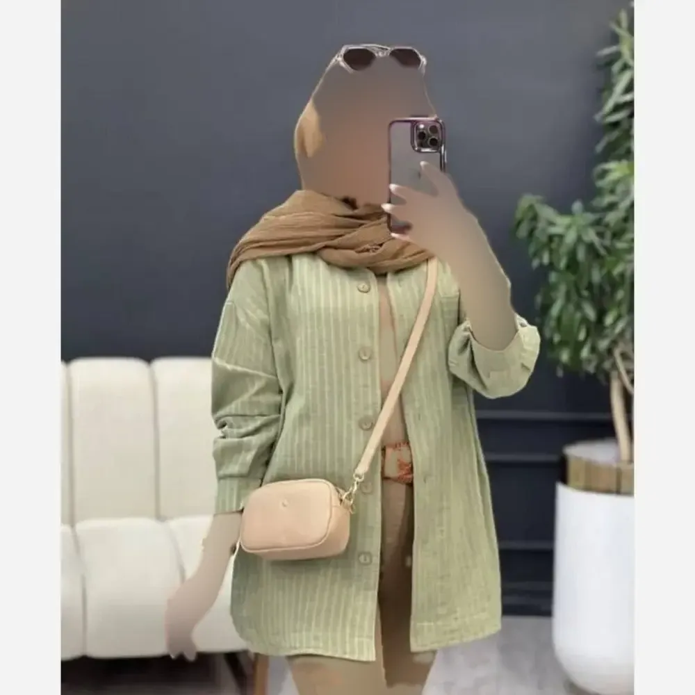 شومیز مانتویی زنانه جنس شانتون راه راه دیپلمات رنگ کرم و آبی فری سایز