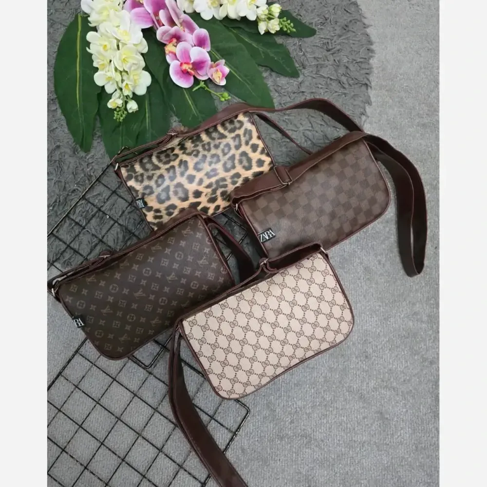 کیف کاربردی چرم سایز آزاد طرح پلنگی شطرنجی گوچی