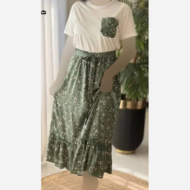 ست لباس زنانه تیشرت پنبه درجه یک و دامن تمام نخ فری سایز
