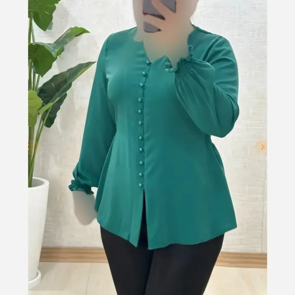 شومیز زنانه براق و لطیف مدل بیسیک دکمه مخفی جنس الیزه اعلا تک سایز قواره دار