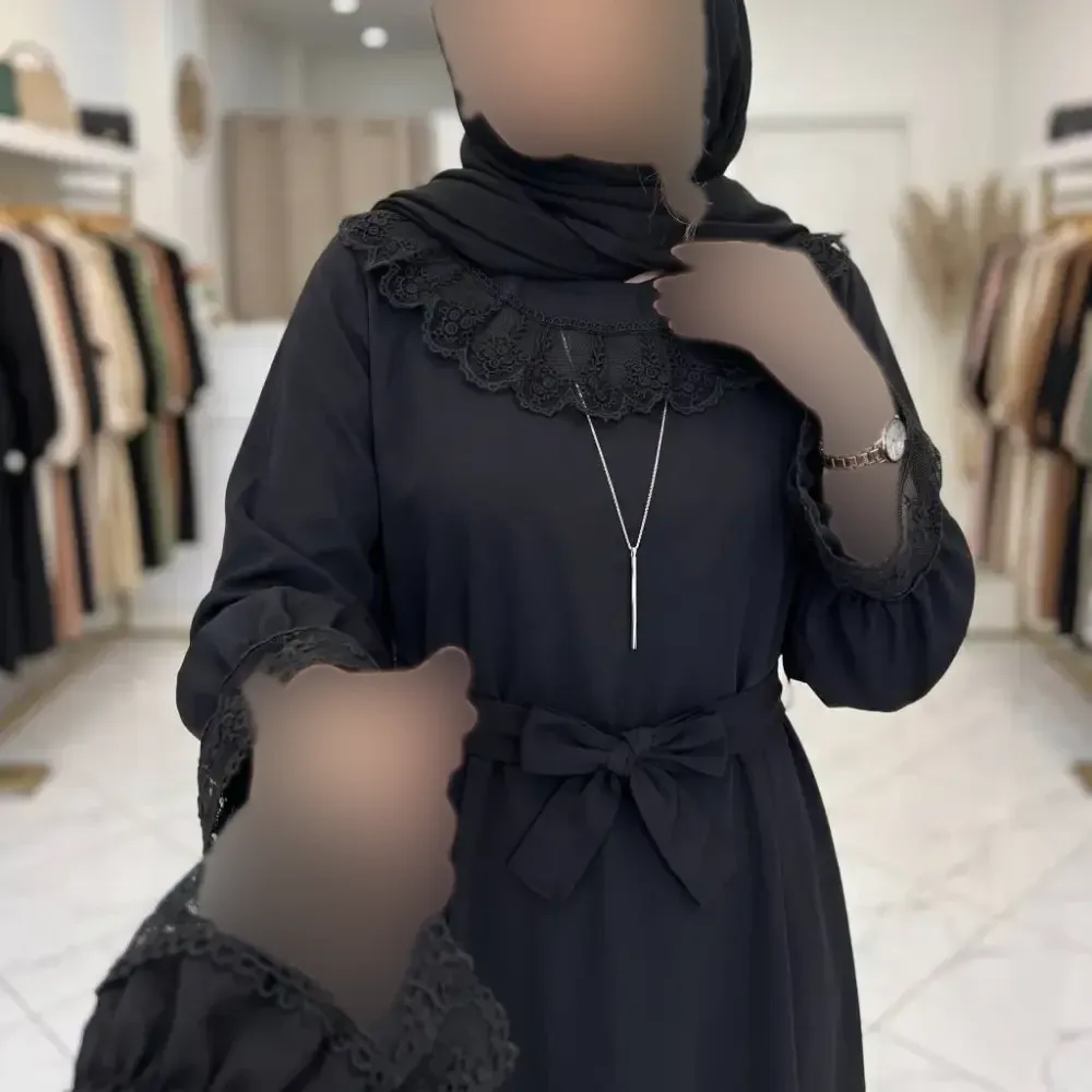 پیراهن عبایی زنانه محبوبه جنس الیزه یقه و سرآستین گیپور فری سایز قد 130 مشکی گیپور سفید مشکی گیپور مشکی