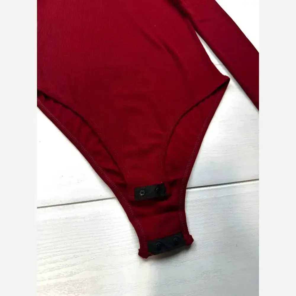 بادی یقه گرد ابریشم جنس فانریپ کش رنگ مشکی و زرشکی سایز 38 تا 44
