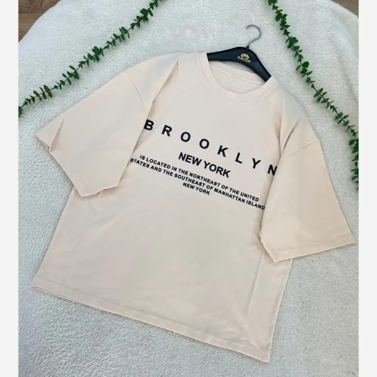 تیشرت باکسی سوپر پنبه طرح BROOKLYN رنگ کرم و سبز فری سایز