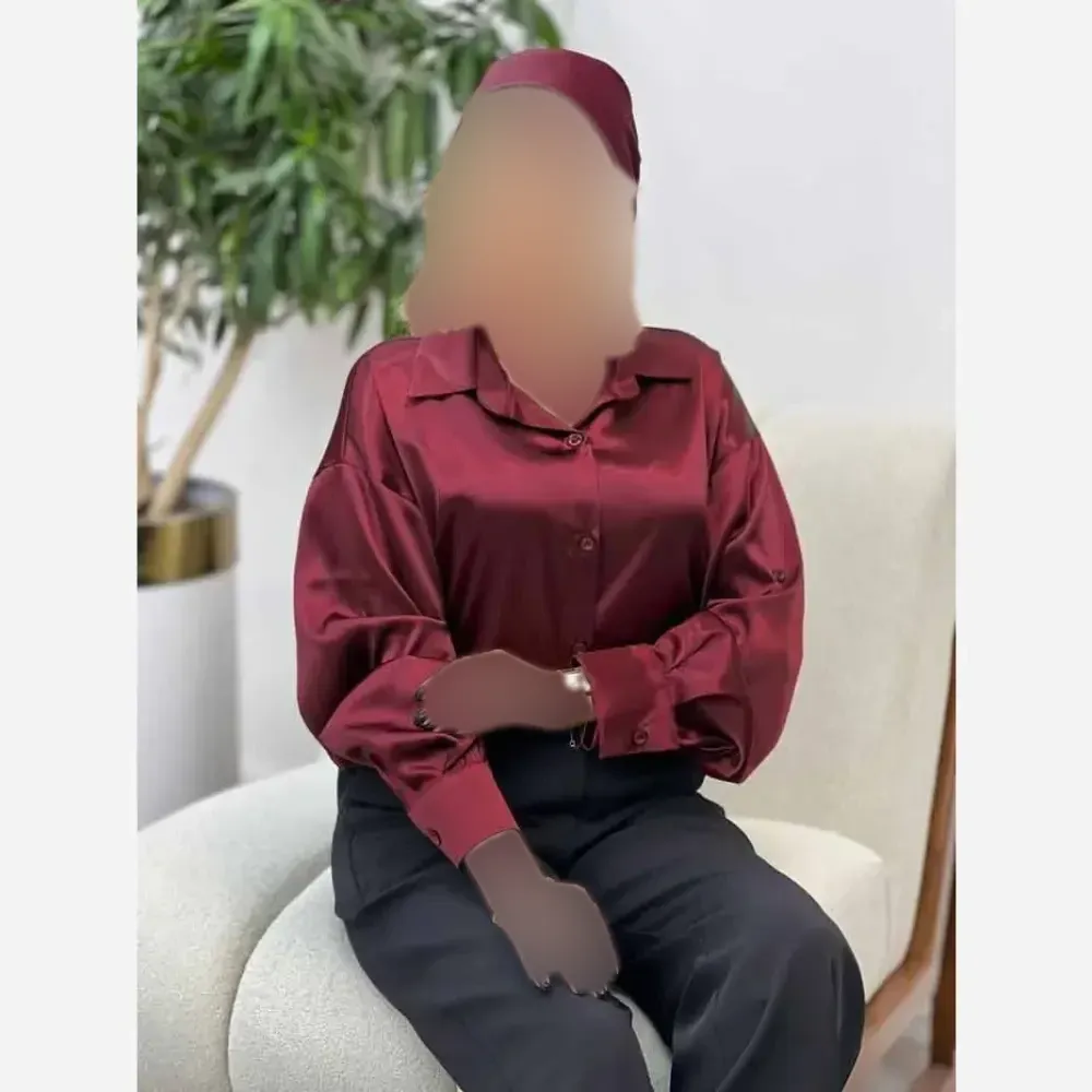 شومیز ساتن مات زنانه فری سایز رنگ مشکی و سبز تیره