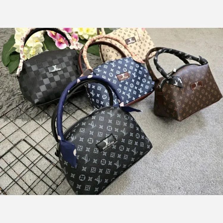 کیف مژگان چرمی با کیفیت بند بلند مدل جادار