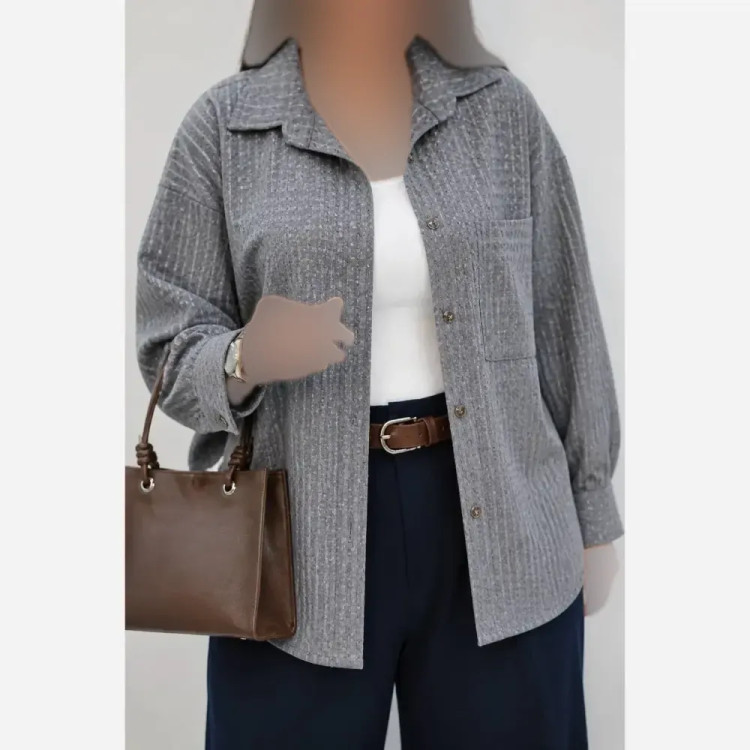 شومیز زنانه رزالیا جنس ژاکارد ابریشم حصیری رنگ مشکی و طوسی فری سایز