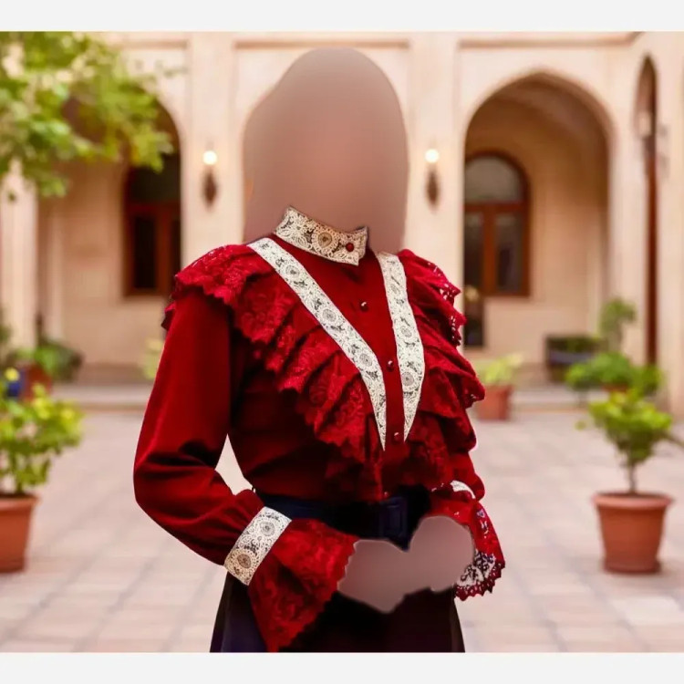 شومیز زنانه مزون دوز نارسیس جنس الیزه مصری اعلا خرج کار گیپور ترک وارداتی دکمه بازشو قد 65 سایزبندی کامل