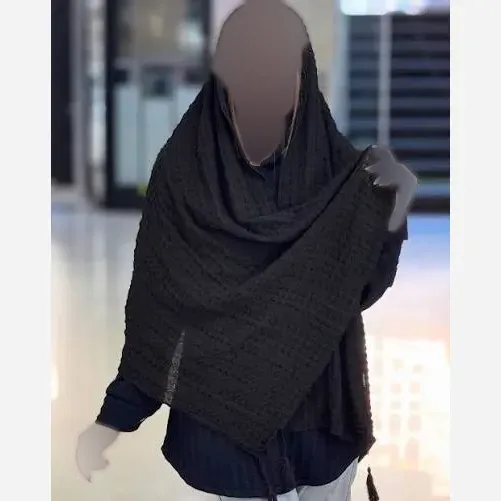 شال پفکی پلیسه مشکی سبک و راحت منگوله چوبی 165*65