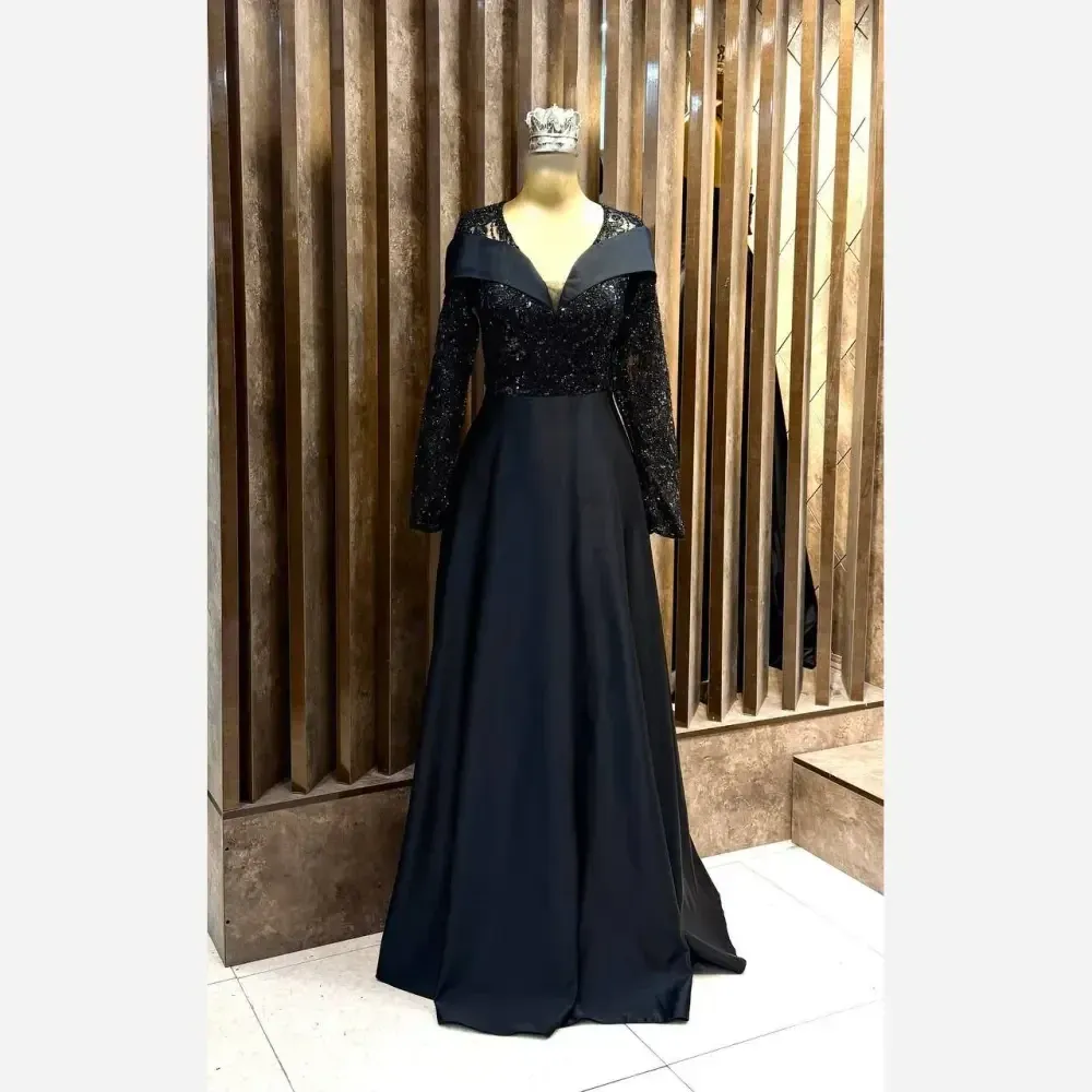 لباس مجلسی زنانه جنس خرجکار گل برجسته و پولک دامن ساتن آمریکایی رنگ مشکی سایز 38 تا 48