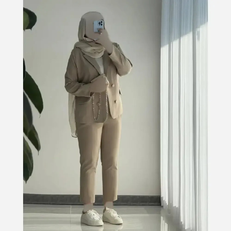 کت و شلوار ماهی مازراتی در رنگ های نسکافه ای، استخوانی، سبز ماچا و سایزهای یک و دو
