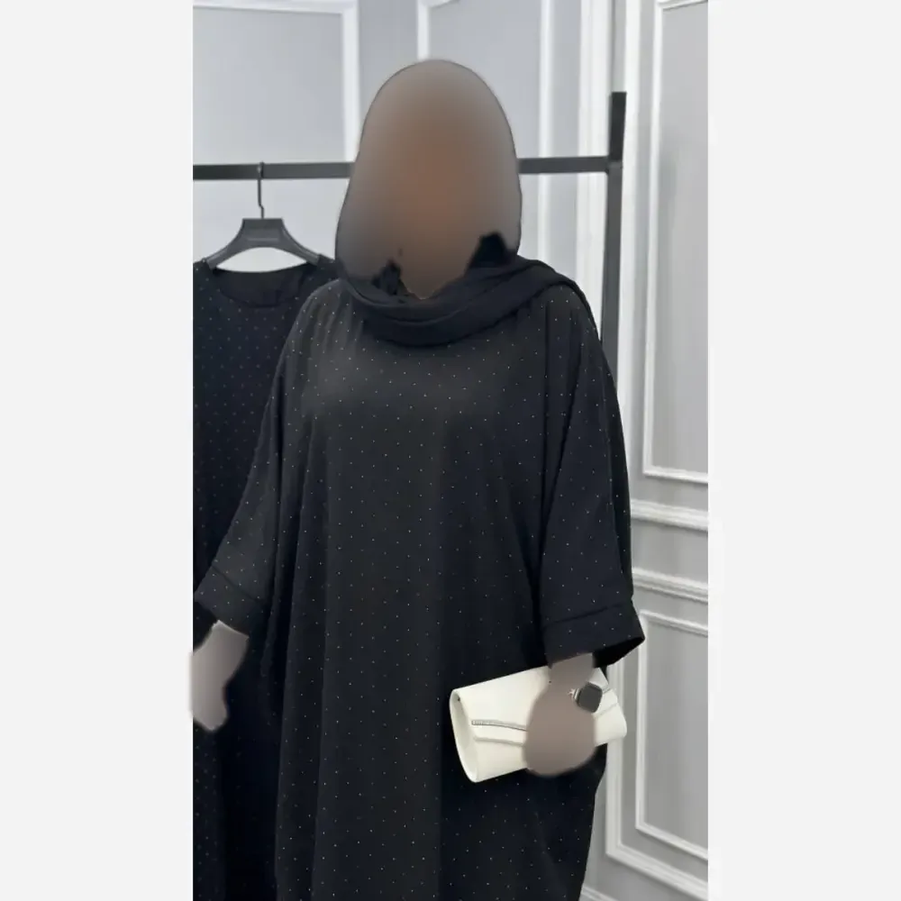 عبایی نگین الیزه نگین کوب مشکی فری سایز 38 تا 52 قد 125 سانت آستین 57 سانت بند تنظیم سایز نگین پرس کوبی شده