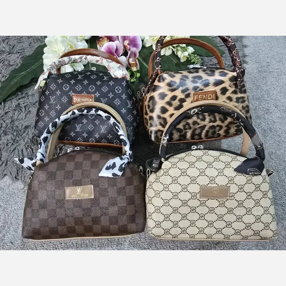 کیف مژگان چرمی زنانه بند بلند جادار سایز آزاد 17*22