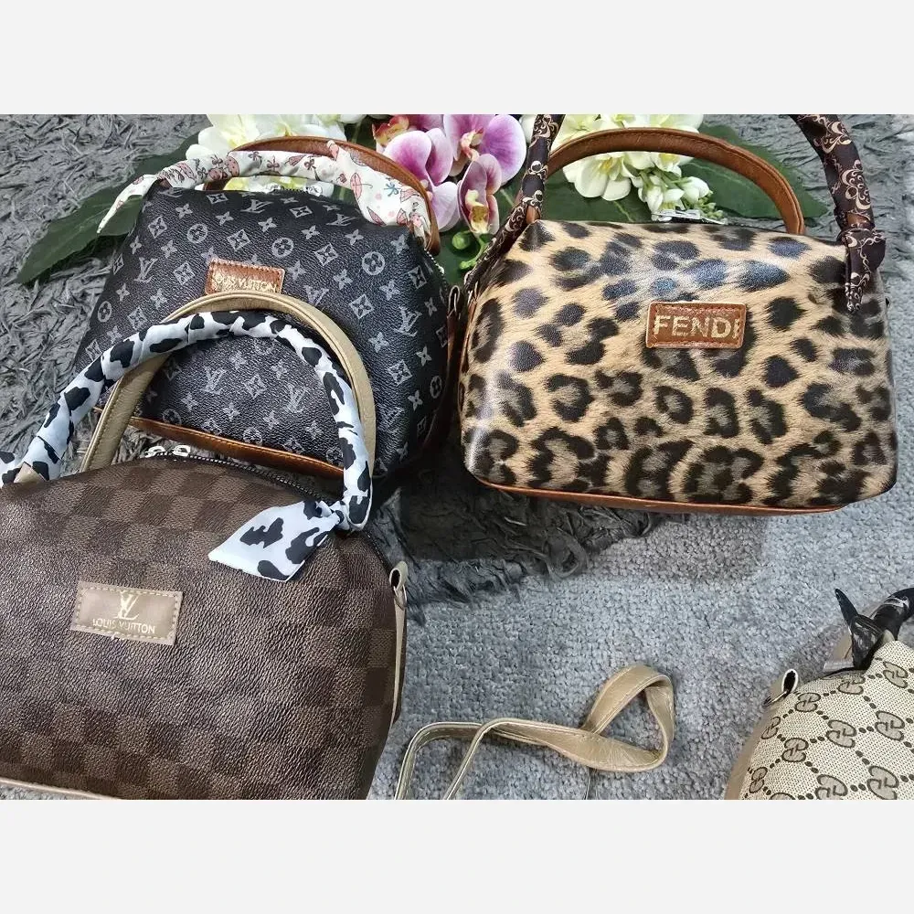 کیف مژگان چرمی زنانه بند بلند جادار سایز آزاد 17*22