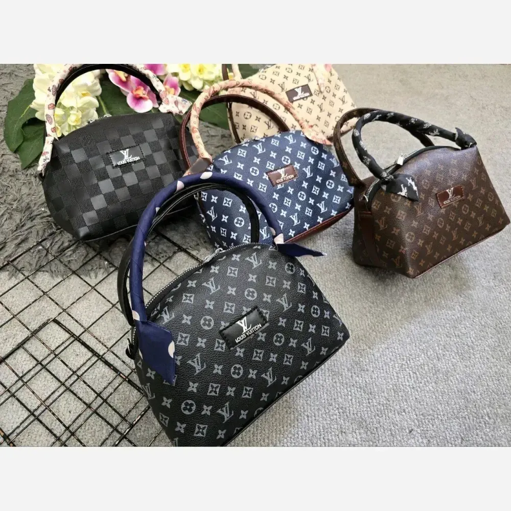 کیف مژگان چرمی زنانه بند بلند جادار سایز آزاد 17*22