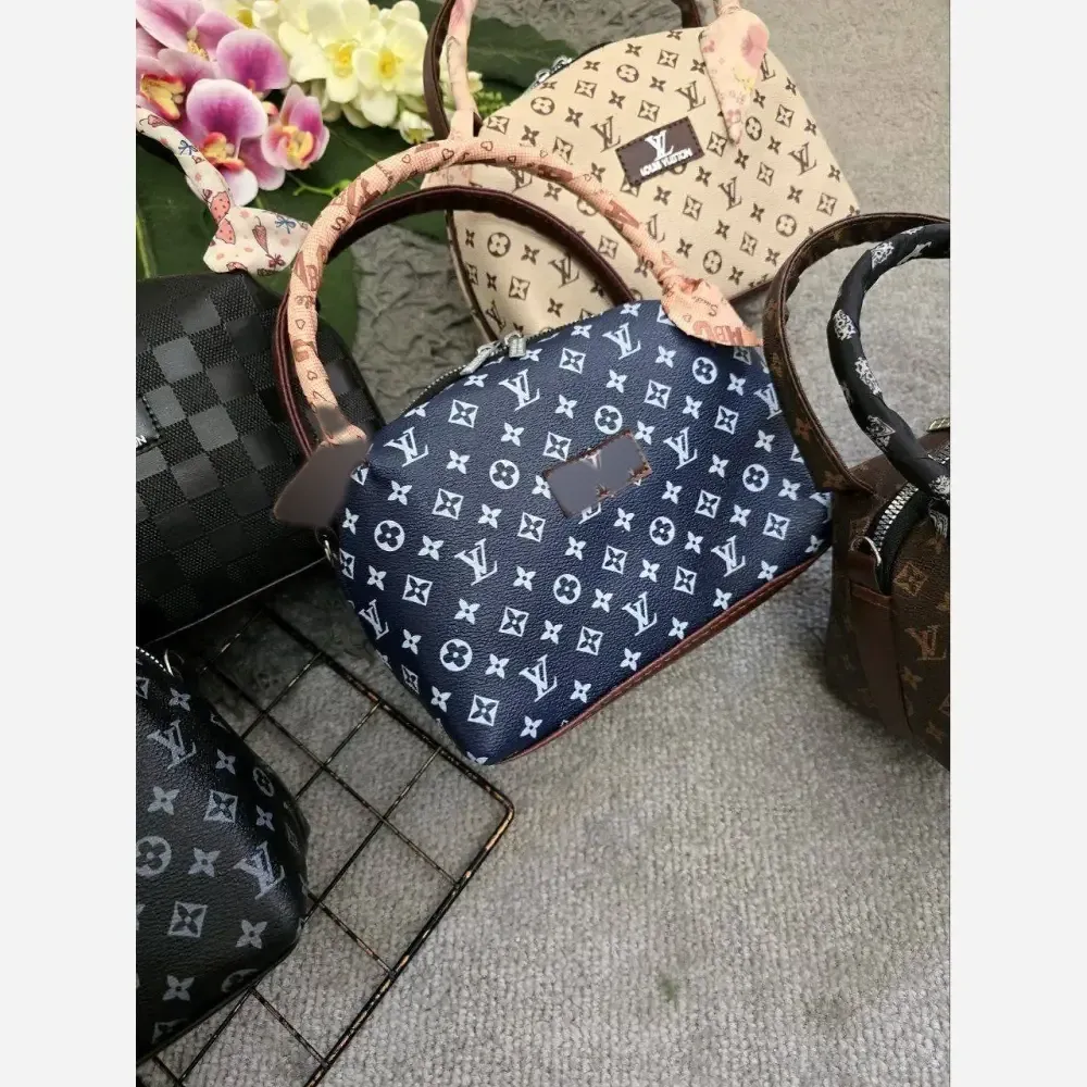 کیف مژگان چرمی زنانه بند بلند جادار سایز آزاد 17*22