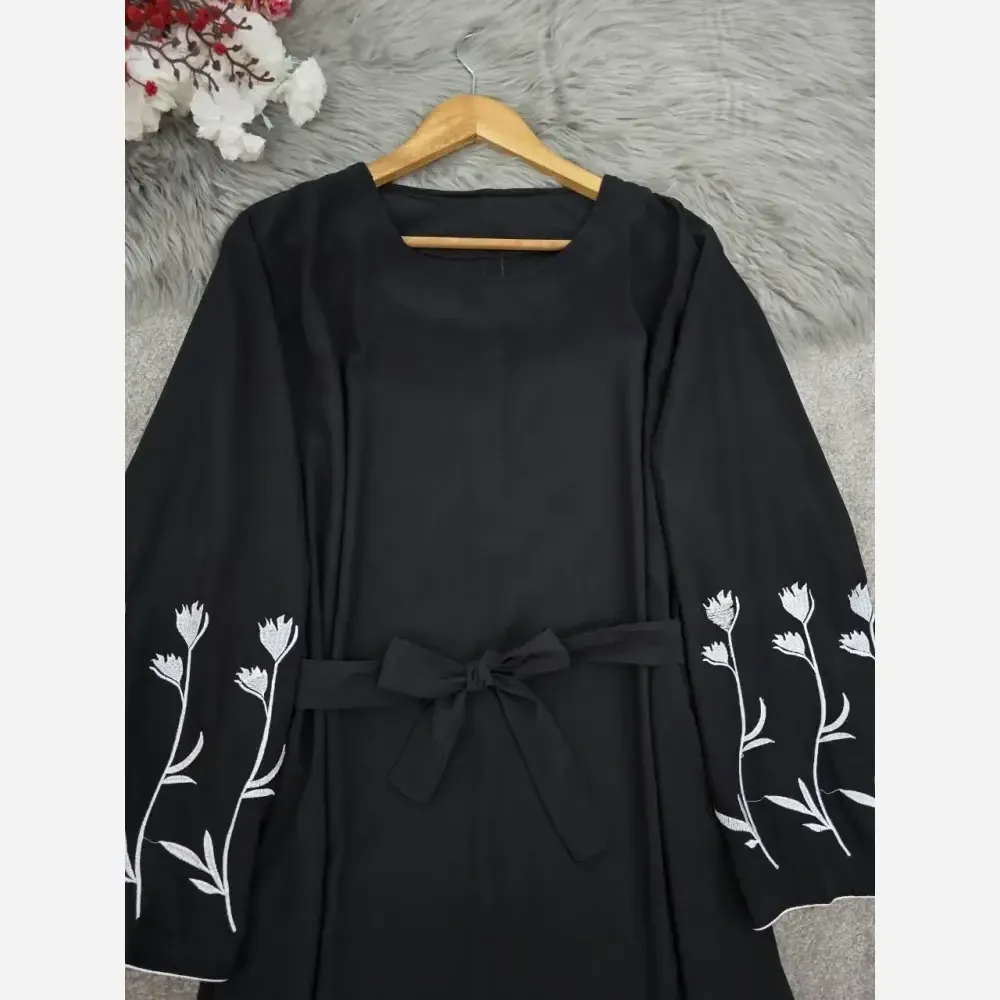 پیراهن عبایی گلدوزی شده طرح گل لاله جنس الیزه مشکی سایز فری سایز