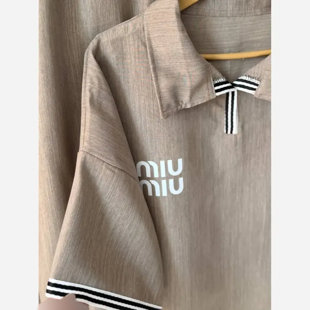 ست پولوشرت و شلوار کارتیر پلاس میو میو مانلی فری سایز رنگ بندی متنوع