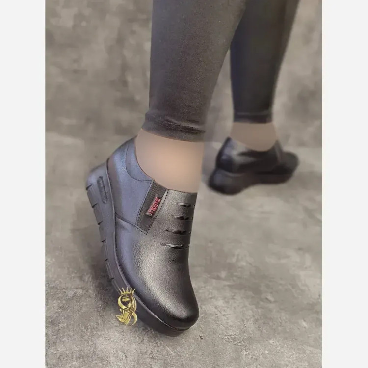 کفش طبی لژدار زنانه مدل ترانه چرم صنعتی رنگ مشکی