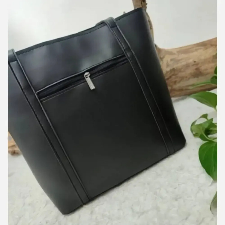 کیف بزرگ دانشجویی چرم صنعتی مدل منگوله ساده رنگ مشکی
