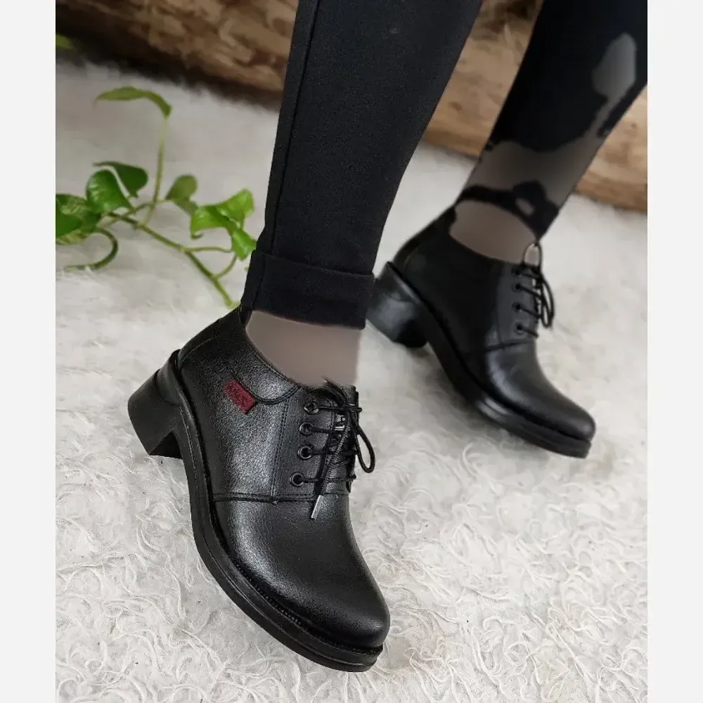 کفش طبی زنانه چرم صنعتی مشکی پاشنه 3 سانت مدل لبخند ساده